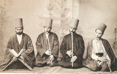 Mehmed Ataullah Dede, postnisin de la Mevlevîhâne de Galata y sus derviches, siglo XIX
