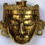 Pendiente de oro con la representación de Xipe Totec, dios de los joyeros y la primavera, procedente de la tumba 7