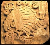 Serpiente emplumada engull&eacute;ndose a un ser esquel&eacute;tico (simbolizando la Tierra trag&aacute;ndose a Venus)