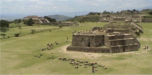Vista de la Plaza Central de Monte Alb&aacute;n