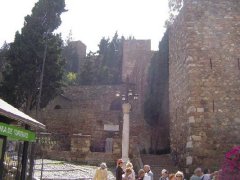Acceso a la alcazaba