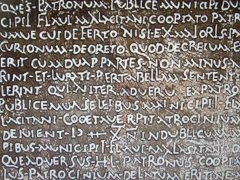 Lex Flavia Malacitana, escrita en el a&ntilde;o 81 d. C. sobre dos planchas de cobre, descubiertas al azar, en el Ejido, en el a&ntilde;o 1851