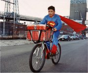 Dulce Pinzón "Superman" Noé Reyes.  Poblano y repartidor de comida rápida en New York