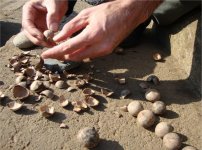 "Caz Caz", una acci&oacute;n colectiva como parte del Encuentro Independiente de Performance (E.P.I.) Internacional, Mulchen, Chile. Foto de Jorge Restrepo, 2013