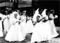 Mem&oacute;ria do afeto, 2000. Performance nas ruas de S&atilde;o Paulo.