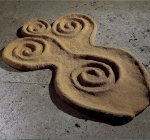 Ana Mendieta, “Untitled”, 1983, sable et liant sur bois, 160 x 93 x 5,1 cm, Courtesy Galerie Lelong, New York, &copy; The Estate of Ana Mendieta Collection