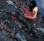 na Mendieta, Coraz&oacute;n de roca con sangre, 1975. Film Super 8 &copy; The Estate of Ana Mendieta Collection, LLC. Cortes&iacute;a Galerie Lelong & Co.