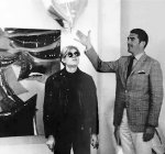 Irving Blum, director de la Ferus Gallery con Andy Warhol, Julio 1962. Fotografía William Claxton