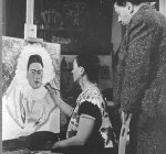 Frida y Diego en su estudio de Coyoac&aacute;n, hacia 1948