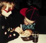 Keith Haring firmando autógrafos en 1989