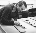 1978 Lichtenstein diseñando una obra de su serie surrealista.