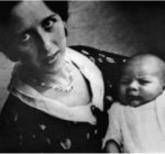 Piero Manzoni, en brazos de su madre 1933