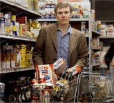 Fotografía de Bob Adelman, Andy Warhol comprando en el supermercado en la Second Avenue, 1964