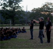 Performance colectivo "Aire", Jorge Restrepo, foto de Jorge Espinosa, Zamorano, Honduras, 2009