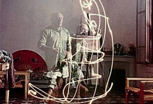 Picasso pintando en el aire. Foto digitalizada de la Revista LIFE