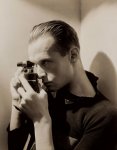 Fotografía de George Hoyningen-Huene. Henri Cartier-Bresson, New York, 1935 (detalle) © George Hoyningen-Huene © The Museum of Modern Art, New York