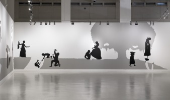 Detalle de la instalación de Kara Walker, en la exposición del CAC Málaga (2008)
