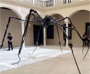 La escultura Spider (Ara&ntilde;a), realizada por Bourgeois en 1996, instalada en el patio central del Palacio de Buenavista. Collection The Easton Foundation Foto: Pablo Asenjo &copy; The Easton Foundation / Licensed by VEGAP, Madrid, 2015