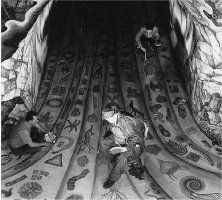 Diego Rivera pintando el suelo del tunel en 1951. Fotografçia de Juan Gúzman