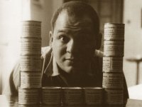 Manzoni con sus latas