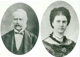 Los abuelos paternos, Jakob Heinrich Kahlo (Külo) y Henriette Kahlo (nacida Kaufmann), naturales de Arad, Austro-Hungría (actualmente Rumanía)