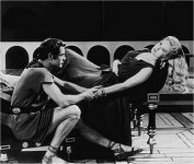 Paul Newman y Virginia Mayo en una escene de 'El Cáliz de plata'