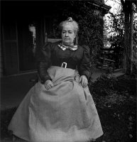 Alice Cornell Austen en Clear Comfort, ca. 1892-1896. Colección de la ciudad histórica de Richmond