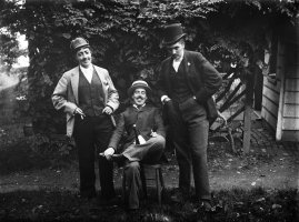 Julia Martin, Julia Bredt y ella misma vestidas, sentadas, 15 de octubre de 1891. Colecci&oacute;n de la ciudad hist&oacute;rica de Richmond