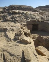 Doce tumbas descubiertas en Asuán.