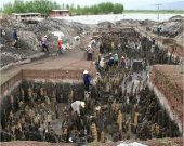 Excavación de la provincia de Yunnan donde pueden verse los postes de madera