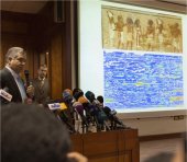 Mamdouh Eldamaty, ministro de Antigüedades de Egipto anunciando el hallazgo