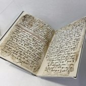 Imagen falicitada por la Universidad de Birmingham, que muestra los manuscritos del Corán hallados en sus archivos