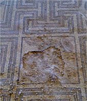 Mosaico destruido en la ciudad sevillana de Écija, España.