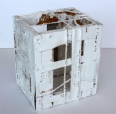 Cubo 03, madera policromada y collage, 22 x 16 x 19’5 cm., 2011
