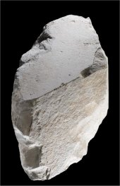 Piedra perteneciente al casi perdido revestimiento de la Gran Pirámide de Giza. Museo Nacional de Escocia