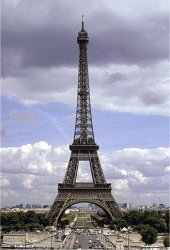 La Torre Eiffel,una estructura de acero de 300 metros de alto
