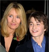 La autora de Harry Potter, J.K. Rowling y el actor que encarna a Harry Potter, Daniel Radcliffe.