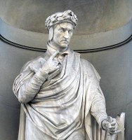 Escultura de Dante Alighieri
