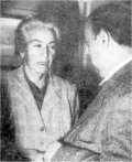 Gabriela Misttral con Neruda en 1954